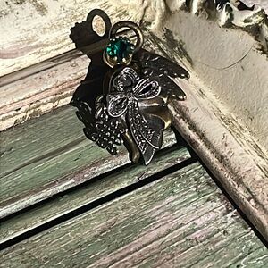 Green face angel pin